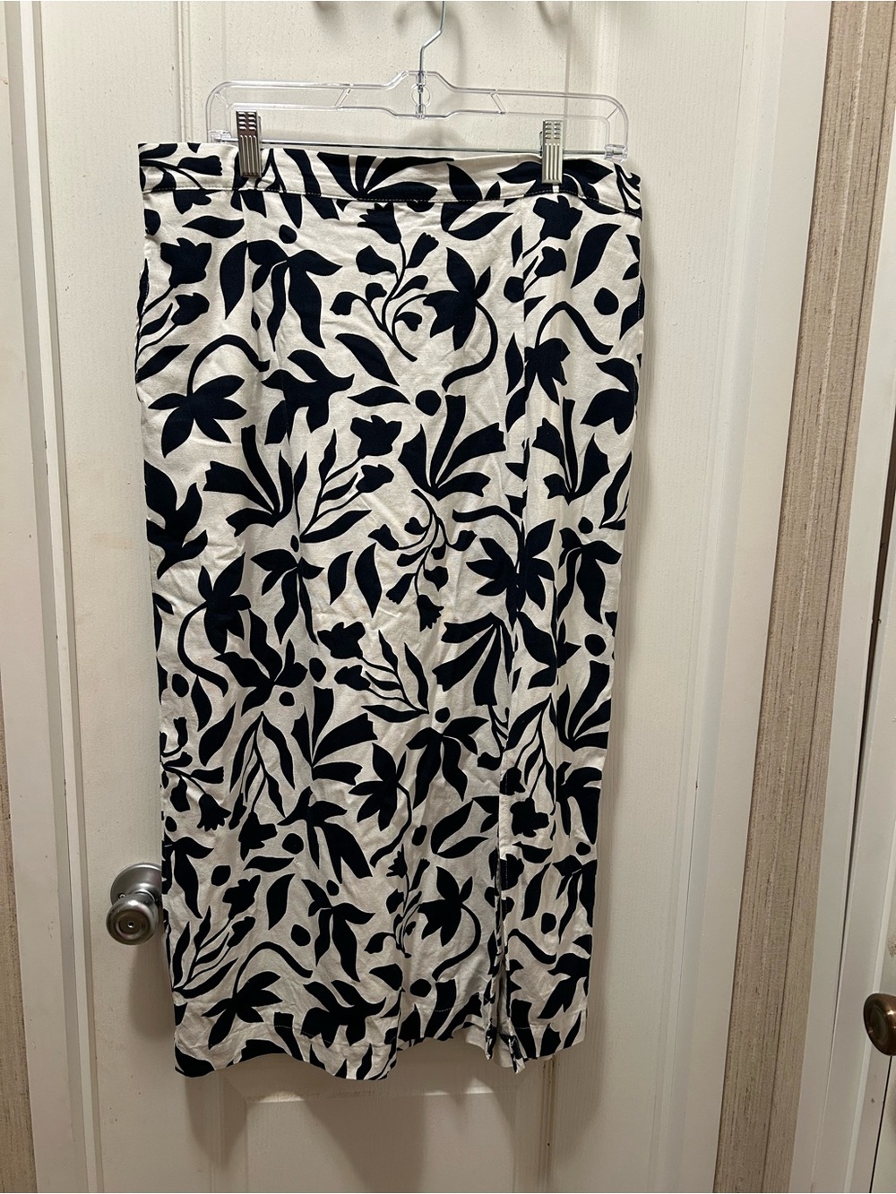Time and Tru Black & White Floral Midi Skirt